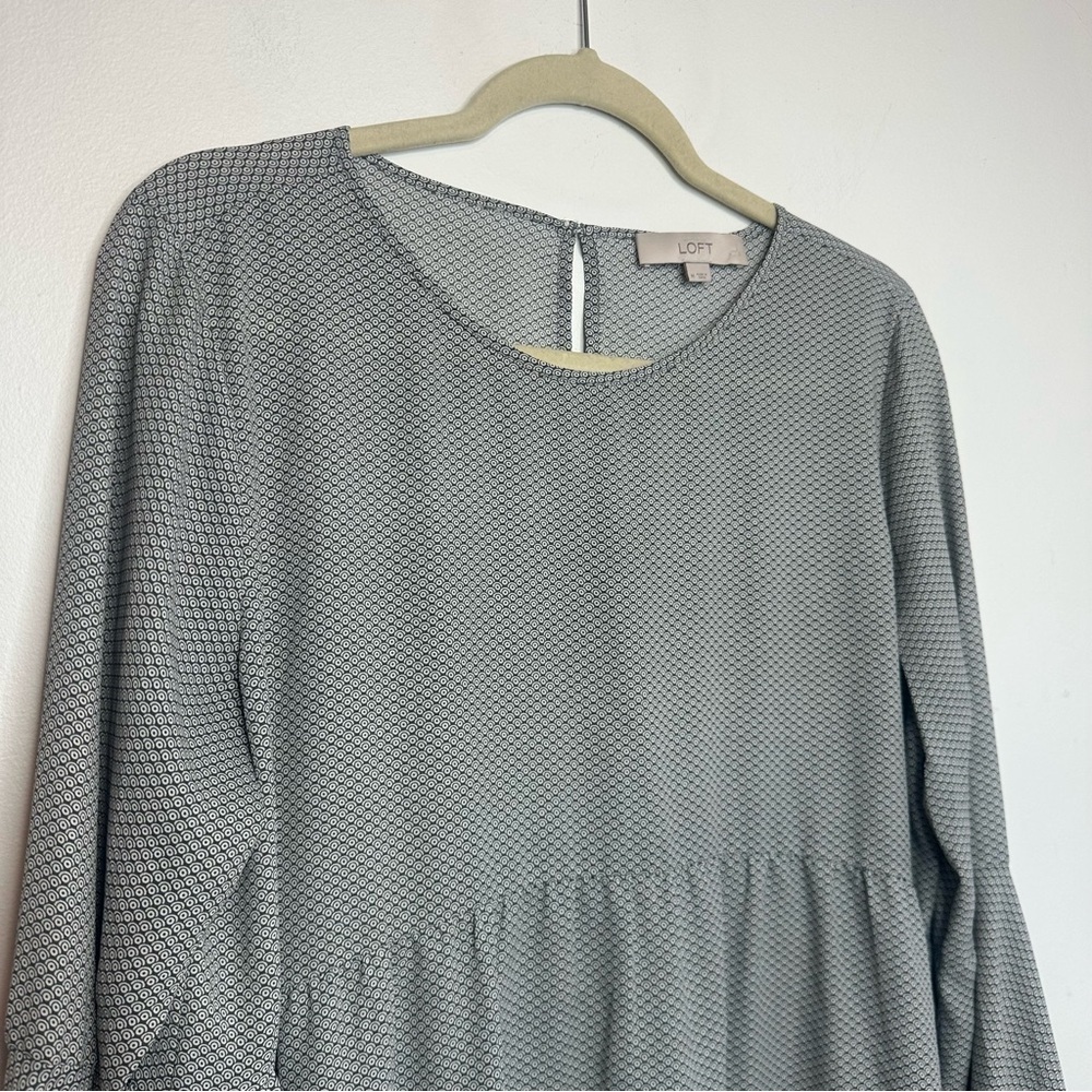 Loft Women's Bell Sleeve Gray/White Flowy Oversized Boho Top Hi Lo - Medium M - Picture 2 of 8